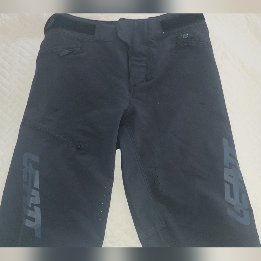 2021 Leatt DBX 3.0 Short Black with Dark Blue New w/o tags